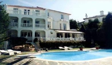 Delightful en suite rooms, good food, bar, garden and pool.