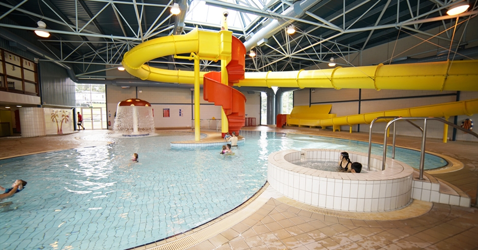 hoburne swimming pool opening times