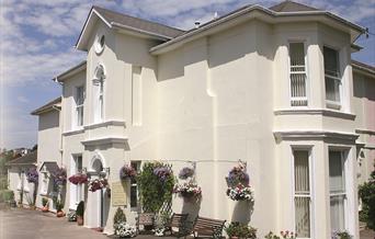 Well appointed self catering holiday apartments, Barramore Holiday Apartments, Torquay, Devon