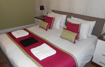 Standard Superking / Twin Bedroom (can also add a bed for 2 adults plus one child), Grosvenor House, Torquay, Devon