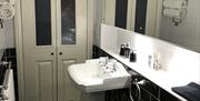 Bathroom, Atlantis Holiday Apartments, Torquay, Devon